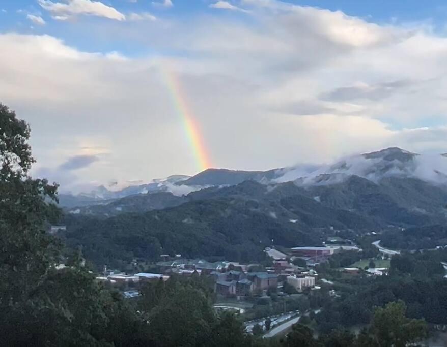2 Bedroom Apartment Overlooks Wcu And Cullowhee Nc - Smoke And Pet Free Силва Екстериор снимка