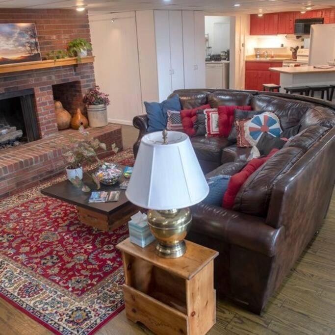 2 Bedroom Apartment Overlooks Wcu And Cullowhee Nc - Smoke And Pet Free Силва Екстериор снимка