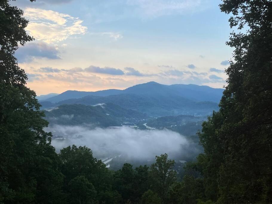 2 Bedroom Apartment Overlooks Wcu And Cullowhee Nc - Smoke And Pet Free Силва Екстериор снимка