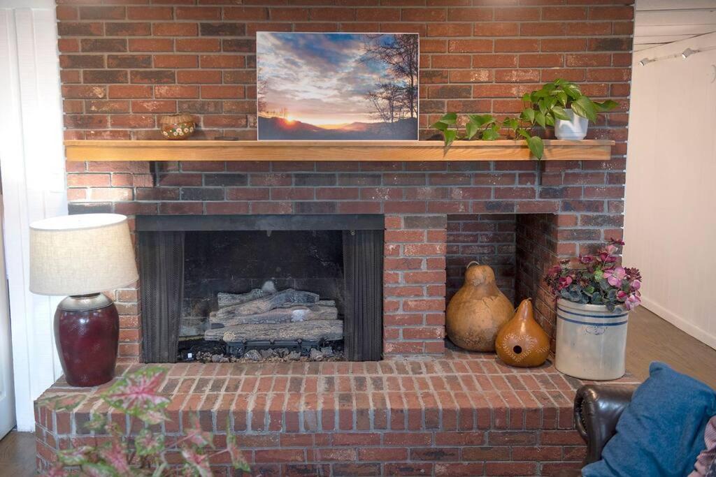 2 Bedroom Apartment Overlooks Wcu And Cullowhee Nc - Smoke And Pet Free Силва Екстериор снимка